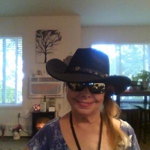 Meet your Posher, Sabrina